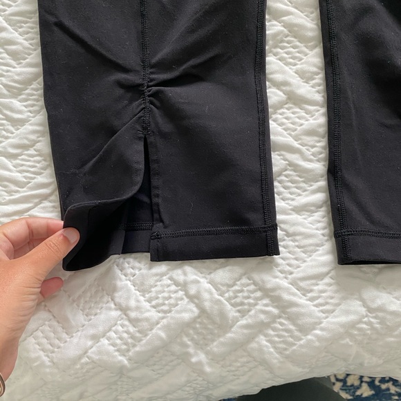 Lululemon Crop Size Capris - Picture 4 of 5